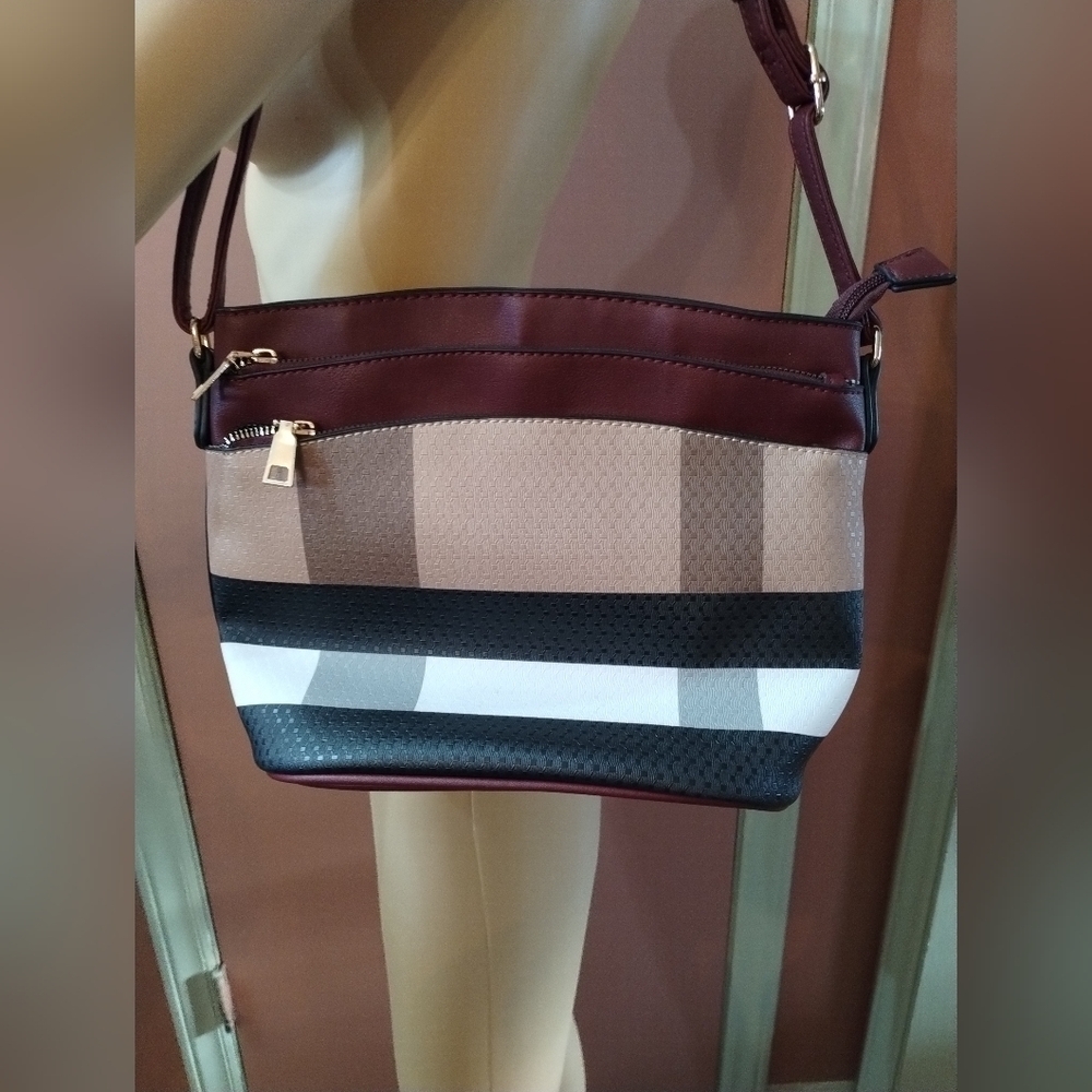 Woman's unbranded adjustable purse - Picture 3 of 7